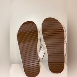 Old Navy Cream Fuzzy Slippers
